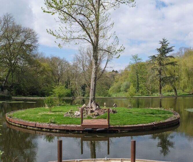 레지던스 Inviting 5 Bed House With Fishing Lake In Devizes