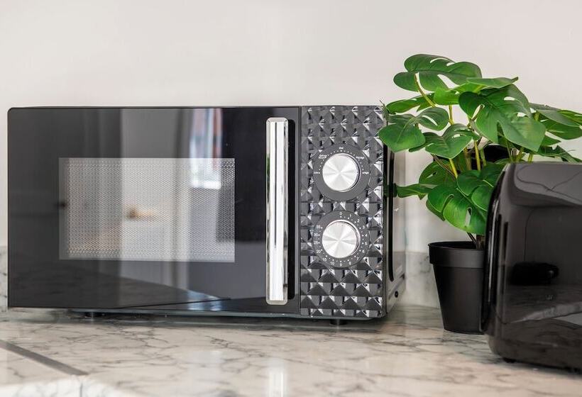 Резиденция Isimi Luxurious House 4 Bed In Alfreton Derby