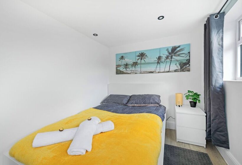 Резиденция Isimi Luxurious House 4 Bed In Alfreton Derby