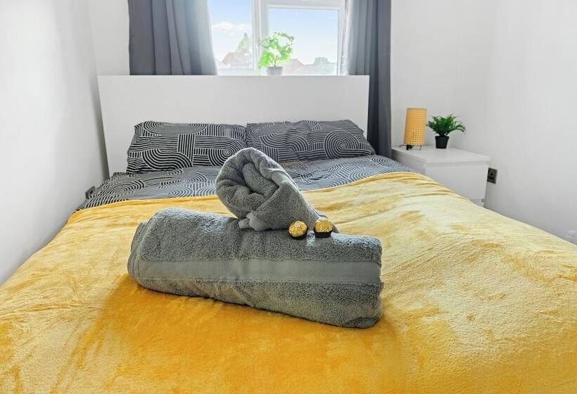 Резиденция Isimi Luxurious House 4 Bed In Alfreton Derby