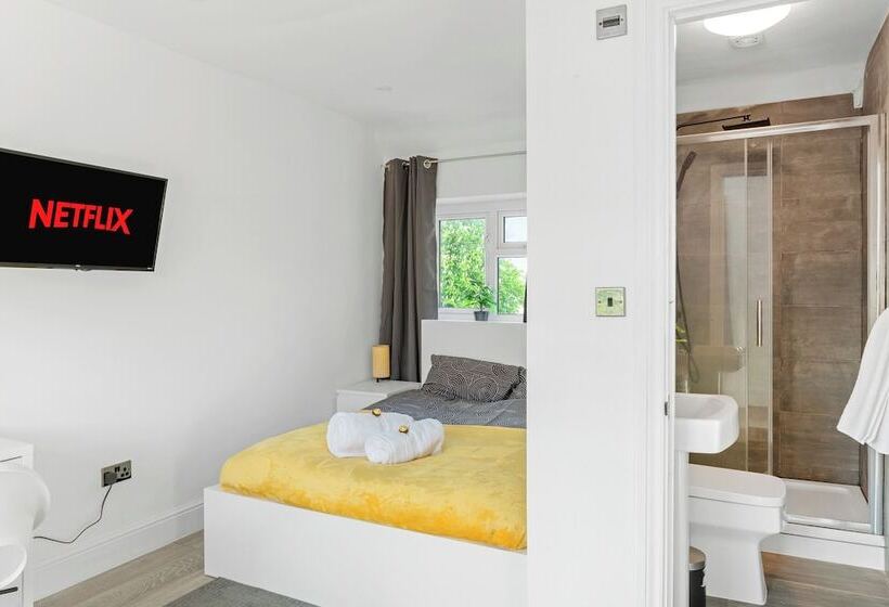 Резиденция Isimi Luxurious House 4 Bed In Alfreton Derby