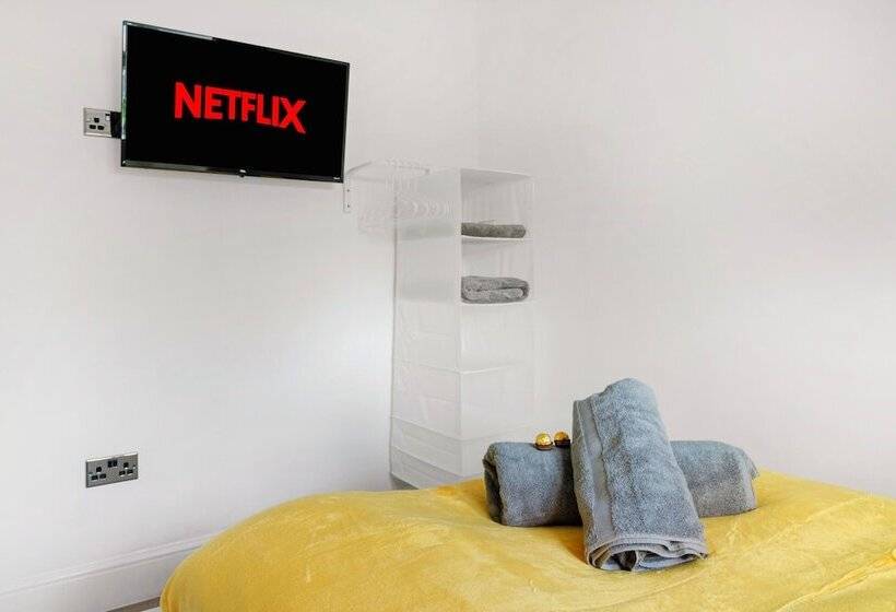 Резиденция Isimi Luxurious House 4 Bed In Alfreton Derby