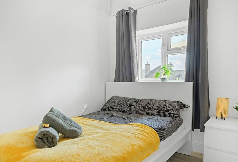 Резиденция Isimi Luxurious House 4 Bed In Alfreton Derby