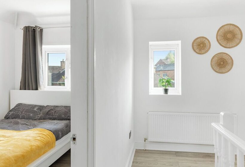 Резиденция Isimi Luxurious House 4 Bed In Alfreton Derby