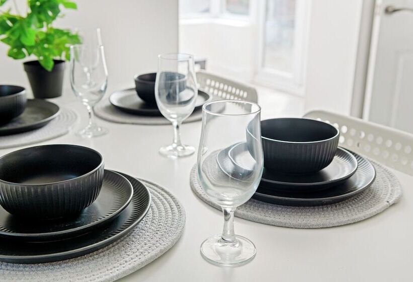 Резиденция Isimi Luxurious House 4 Bed In Alfreton Derby