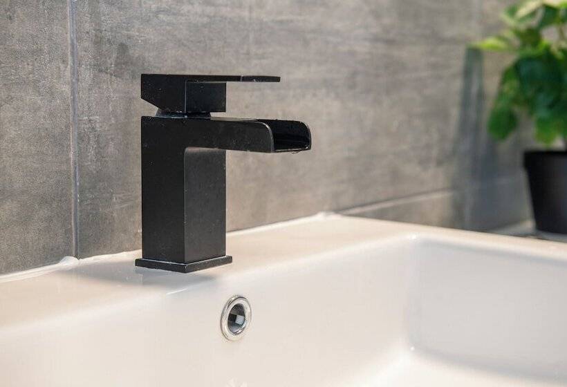 Резиденция Isimi Luxurious House 4 Bed In Alfreton Derby