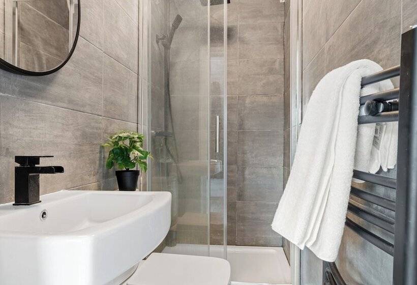 Резиденция Isimi Luxurious House 4 Bed In Alfreton Derby