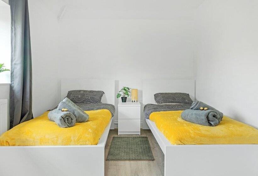 Резиденция Isimi Luxurious House 4 Bed In Alfreton Derby