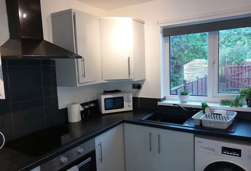 Резиденция Lovely 2 Bed House In Sunderland