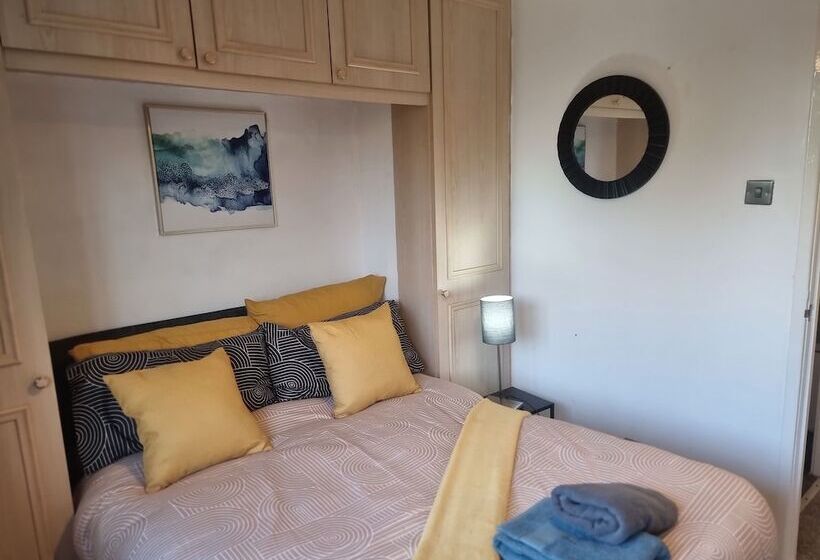 Резиденция Lovely 2 Bed House In Sunderland