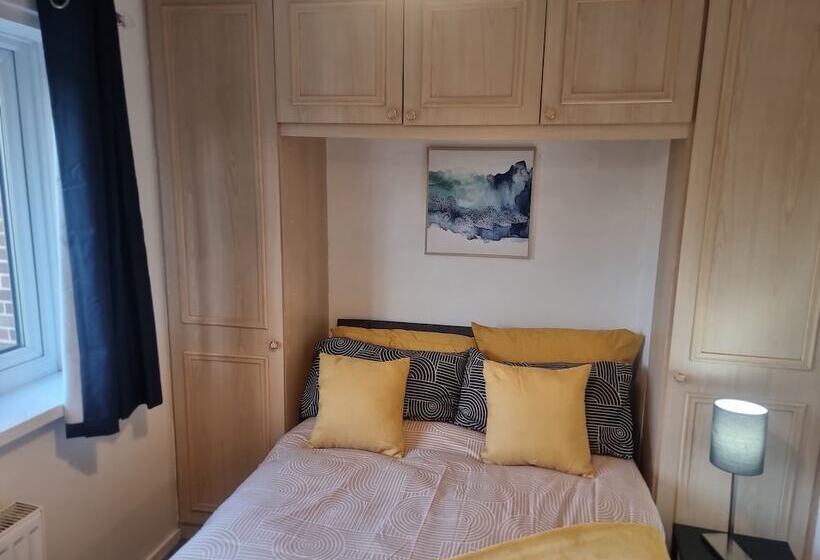 Резиденция Lovely 2 Bed House In Sunderland