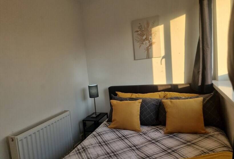 Резиденция Lovely 2 Bed House In Sunderland