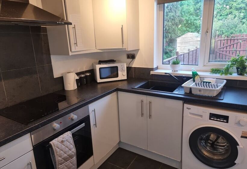 Резиденция Lovely 2 Bed House In Sunderland