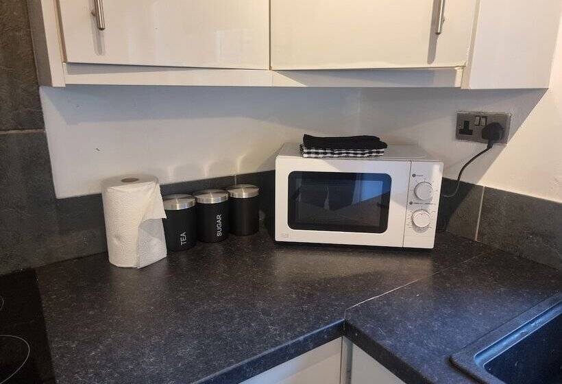 Резиденция Lovely 2 Bed House In Sunderland