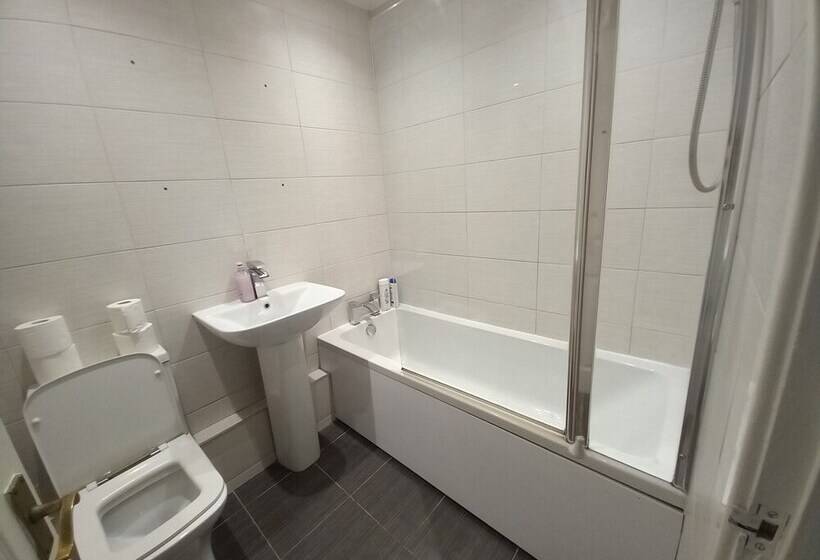 Резиденция Lovely 2 Bed House In Sunderland
