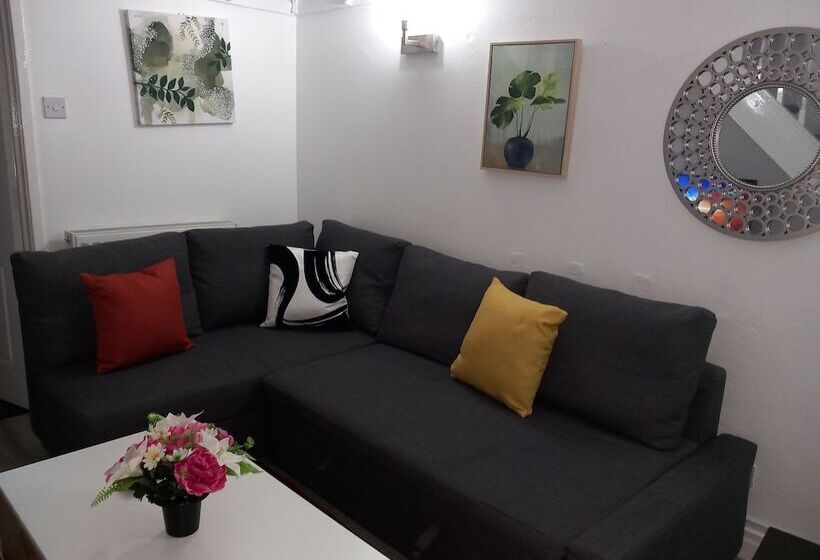 Резиденция Lovely 2 Bed House In Sunderland