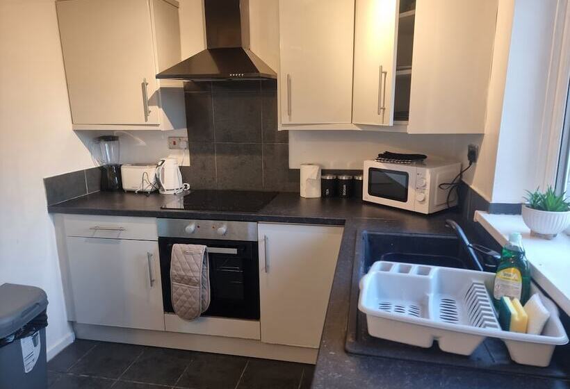 Резиденция Lovely 2 Bed House In Sunderland