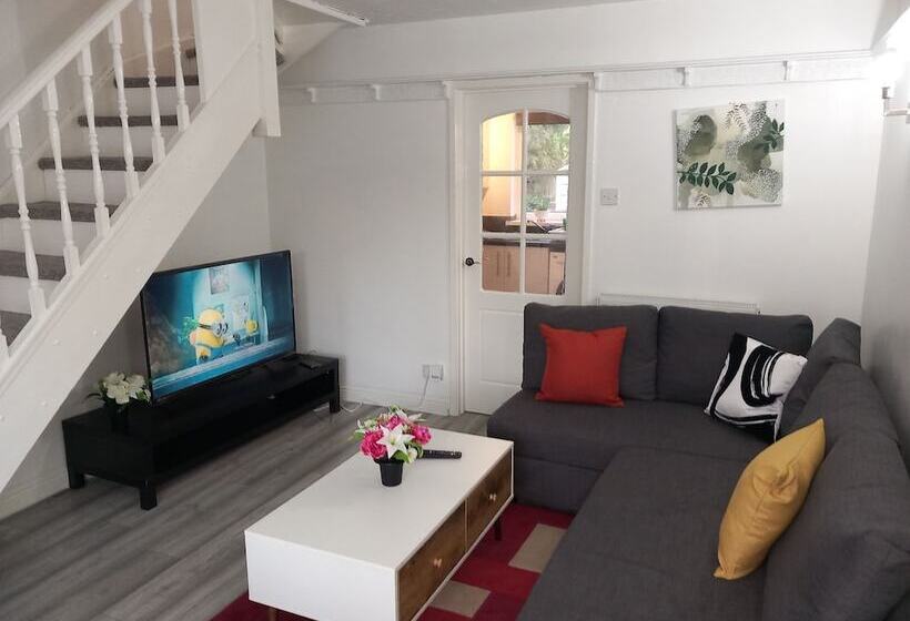 Резиденция Lovely 2 Bed House In Sunderland