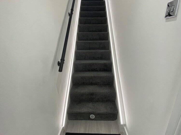 レジデンス Lovely Refurbished 3 Bed House In Liverpool