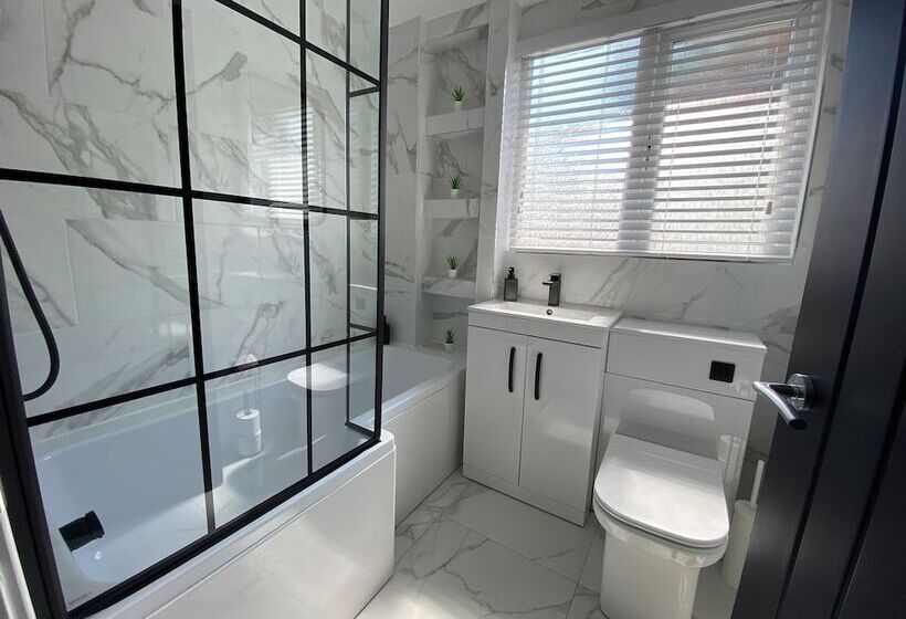 レジデンス Lovely Refurbished 3 Bed House In Liverpool