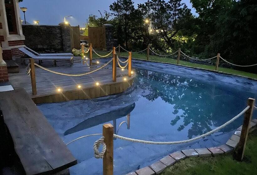 إقامة Seaside Retreat At Port Talbot