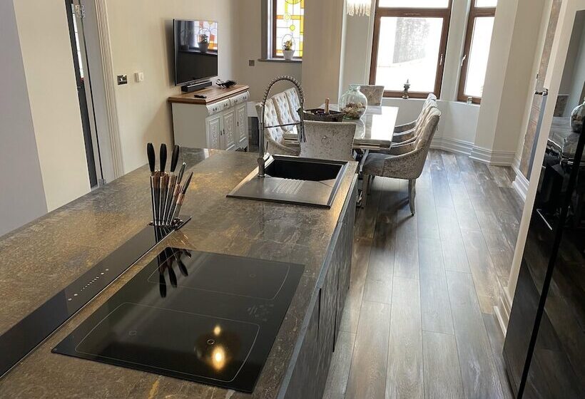 إقامة Seaside Retreat At Port Talbot