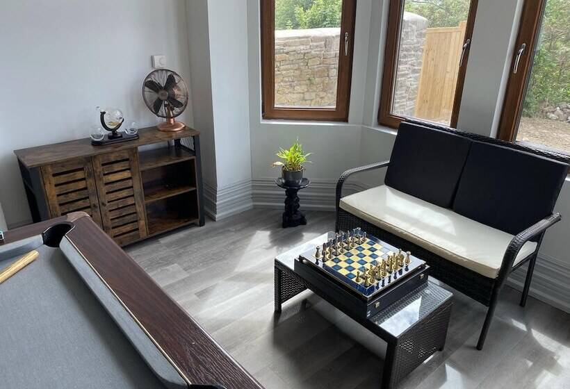 إقامة Seaside Retreat At Port Talbot