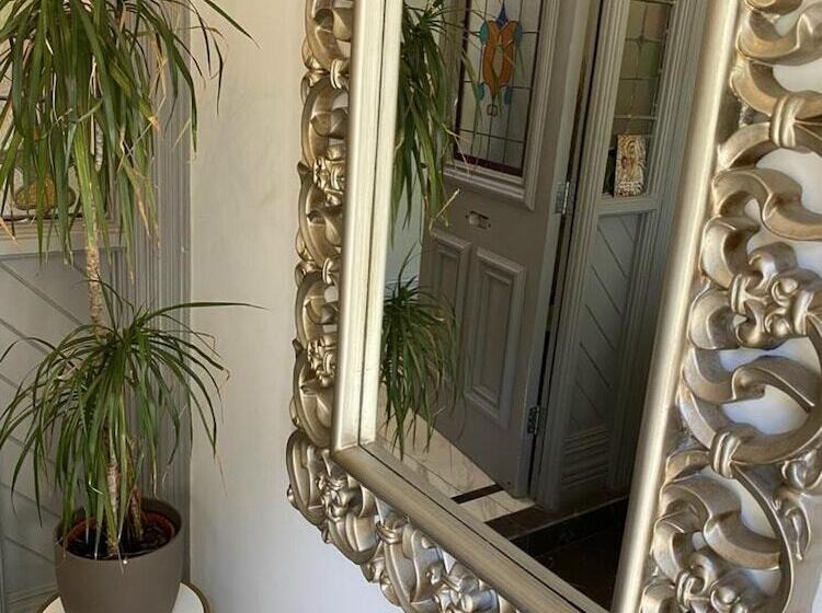 إقامة Seaside Retreat At Port Talbot