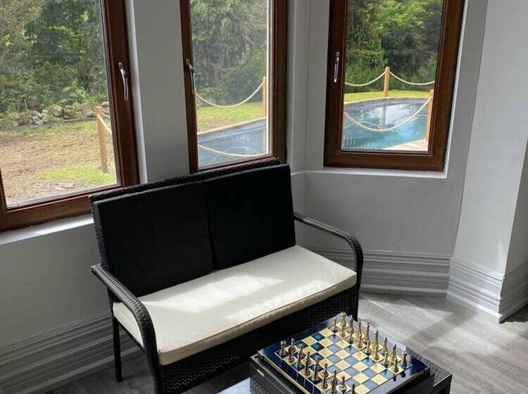 إقامة Seaside Retreat At Port Talbot