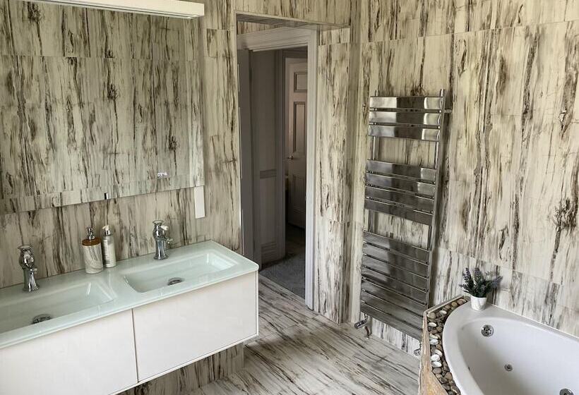 إقامة Seaside Retreat At Port Talbot