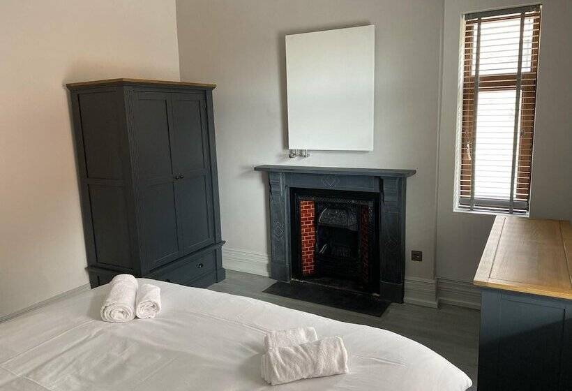 إقامة Seaside Retreat At Port Talbot