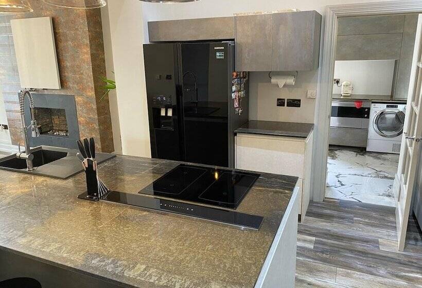 إقامة Seaside Retreat At Port Talbot