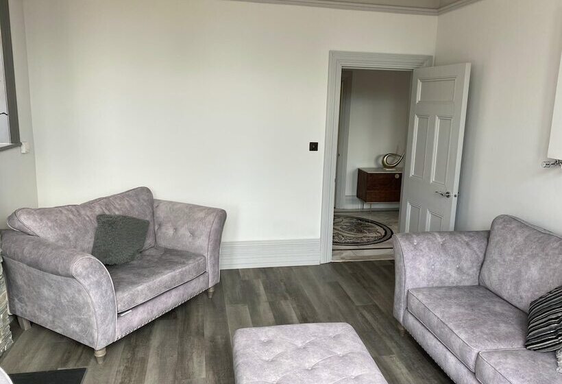 إقامة Seaside Retreat At Port Talbot