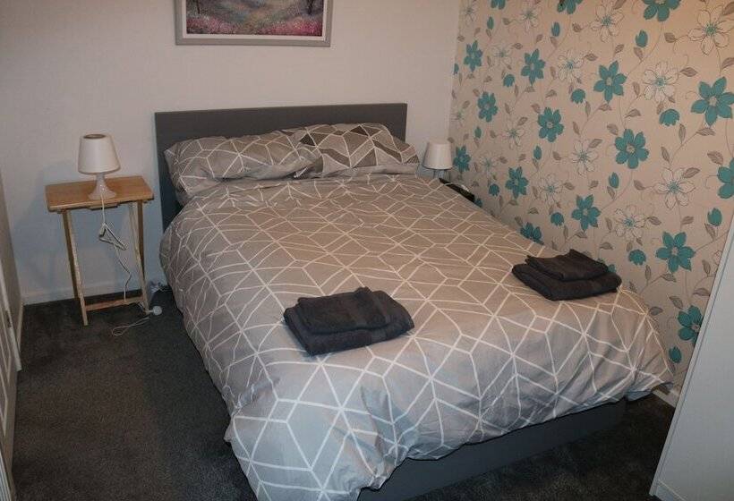 דירת נופש Stunning 4 Bed House In Birmingham