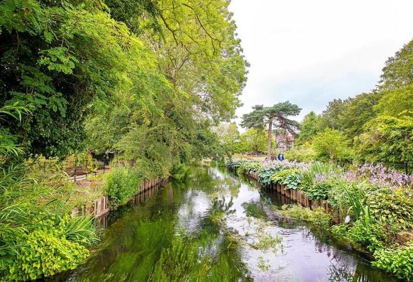 Резиденция Tranquil Elm Lodge Escape In Canterbury