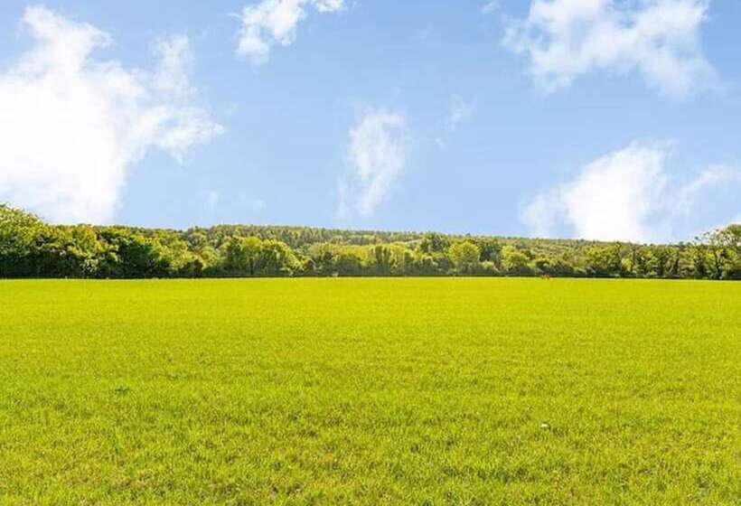 Резиденция Tranquil Elm Lodge Escape In Canterbury