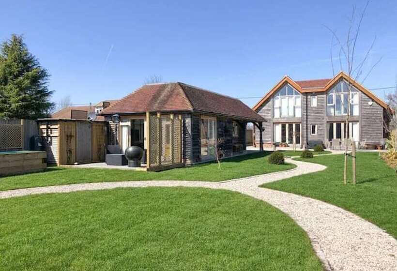 Резиденция Tranquil Elm Lodge Escape In Canterbury