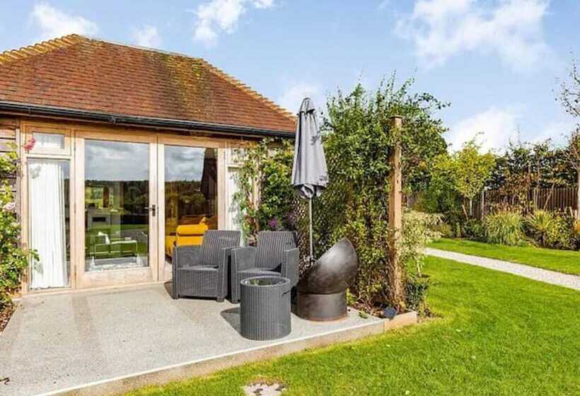 Резиденция Tranquil Elm Lodge Escape In Canterbury