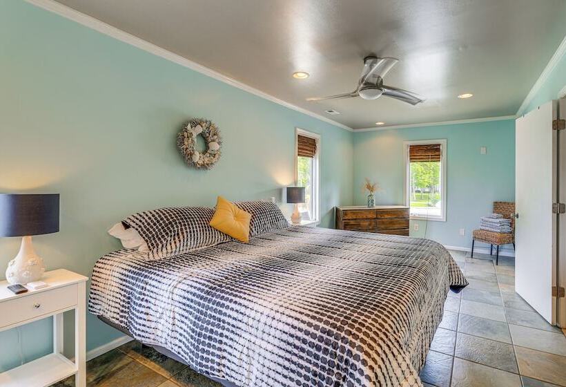 New Bern Home W/ Water View ~ 6 Mi To Downtown!