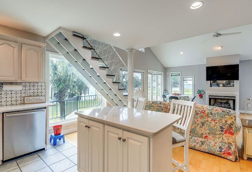 New Bern Home W/ Water View ~ 6 Mi To Downtown!