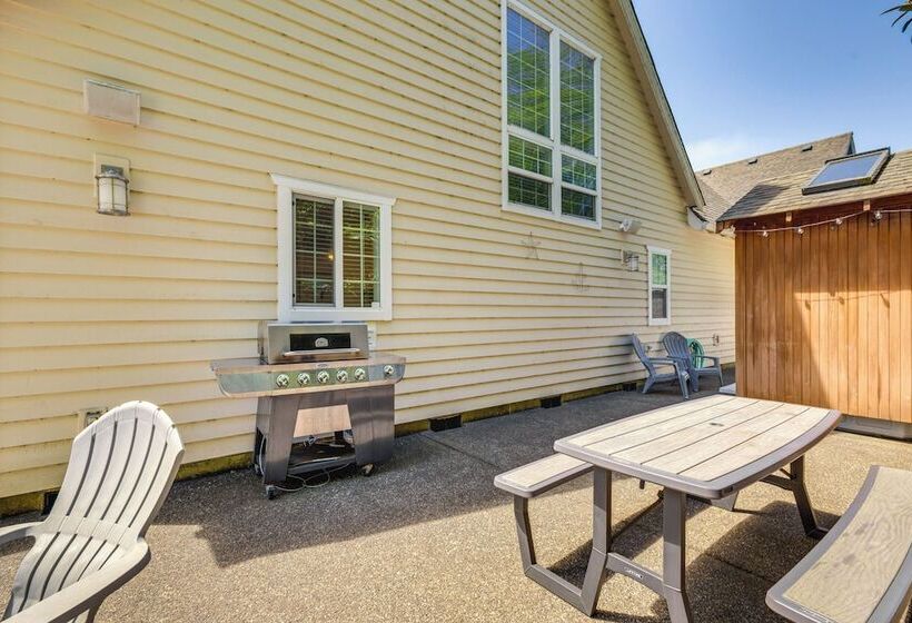 Rockaway Beach Home W/ Hot Tub: Half Mi To Beach!