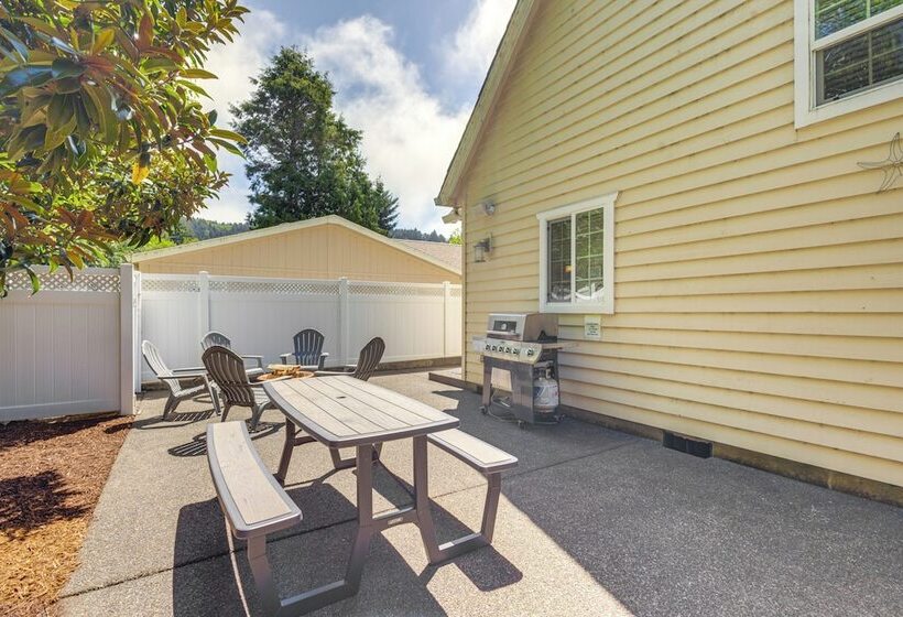 Rockaway Beach Home W/ Hot Tub: Half Mi To Beach!