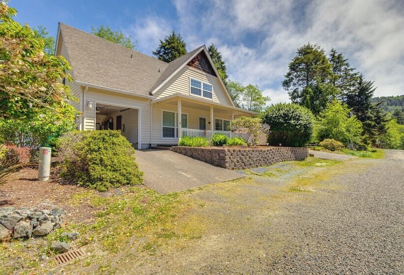 Rockaway Beach Home W/ Hot Tub: Half Mi To Beach!