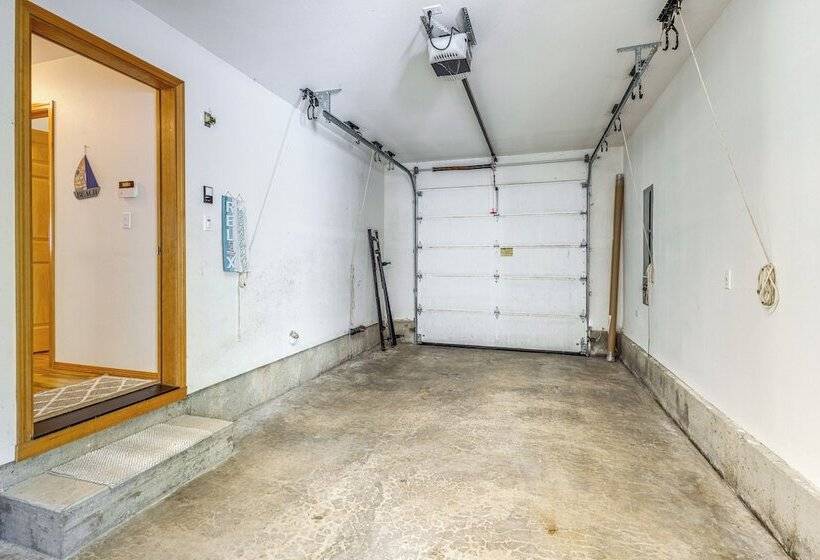 Rockaway Beach Home W/ Hot Tub: Half Mi To Beach!
