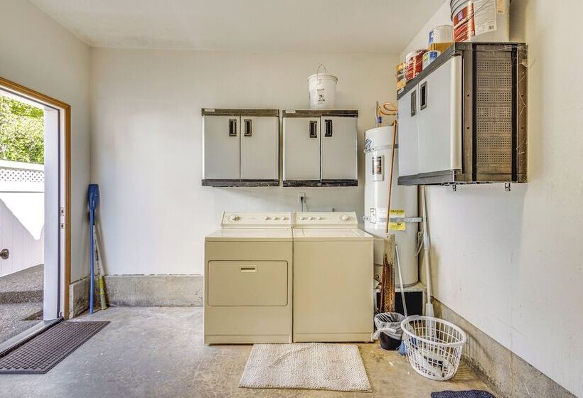 Rockaway Beach Home W/ Hot Tub: Half Mi To Beach!