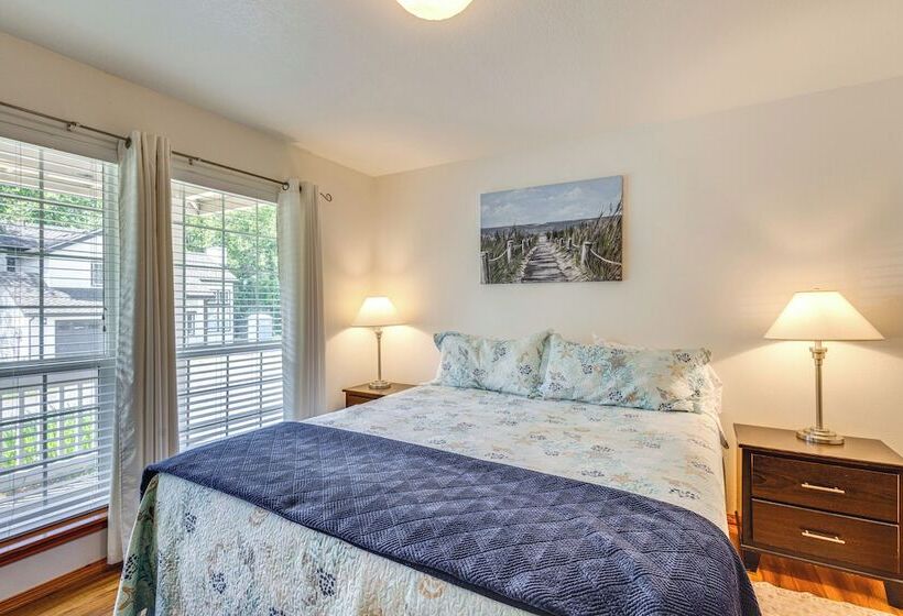 Rockaway Beach Home W/ Hot Tub: Half Mi To Beach!