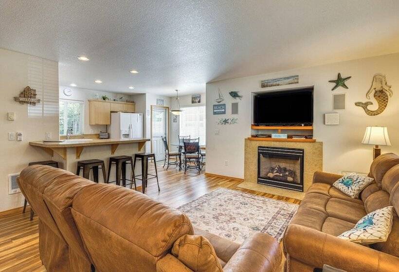 Rockaway Beach Home W/ Hot Tub: Half Mi To Beach!