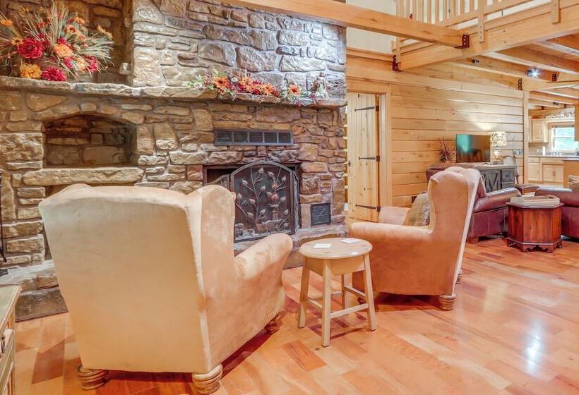 Rogers Cabin On 17 Acres W/ Wraparound Deck!