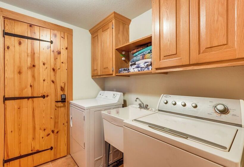 Rogers Cabin On 17 Acres W/ Wraparound Deck!