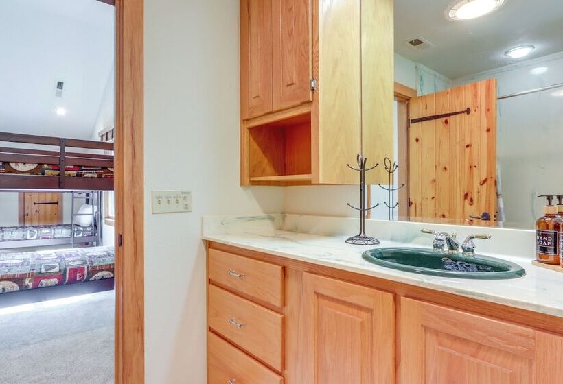 Rogers Cabin On 17 Acres W/ Wraparound Deck!